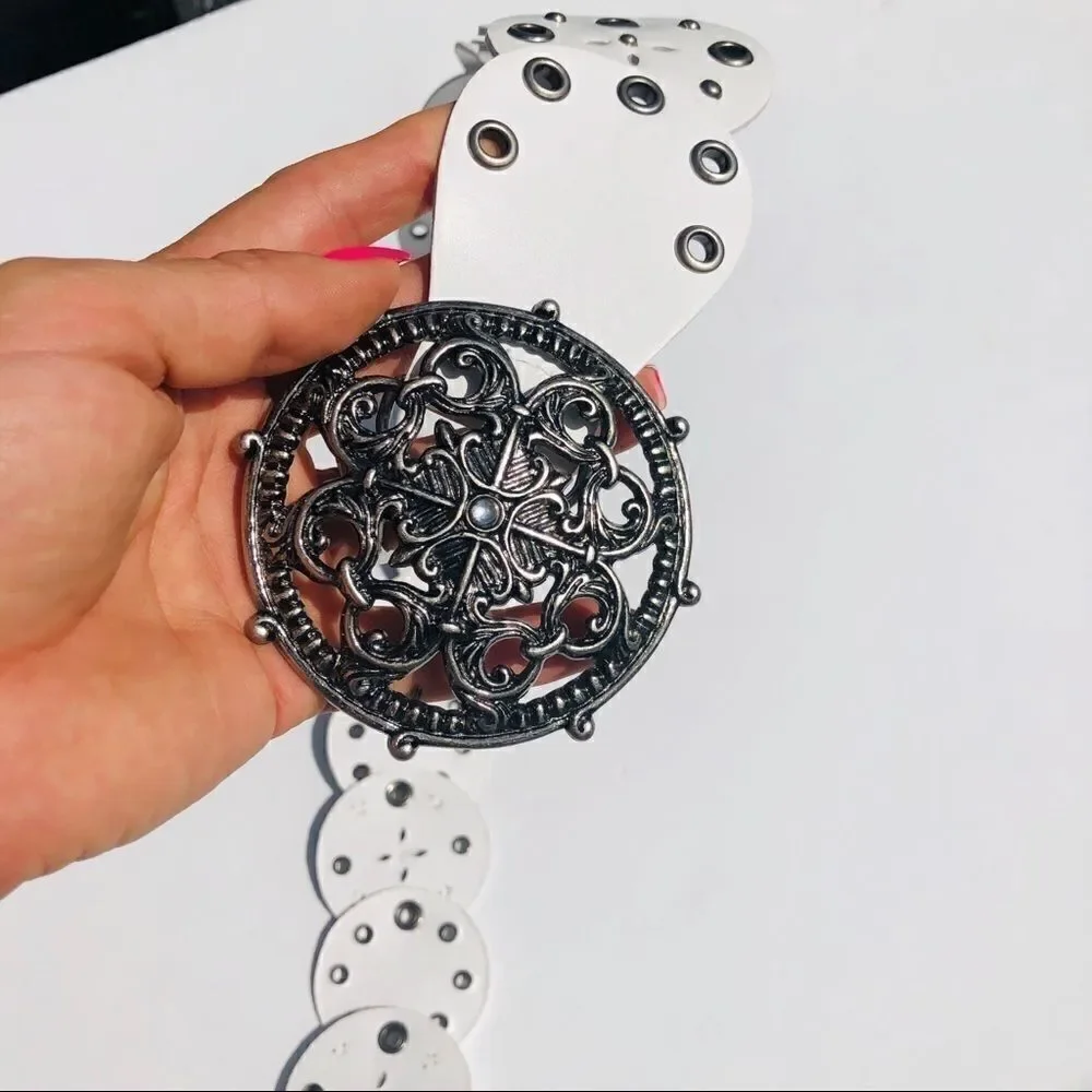 Fancy detailed wide fashion belt